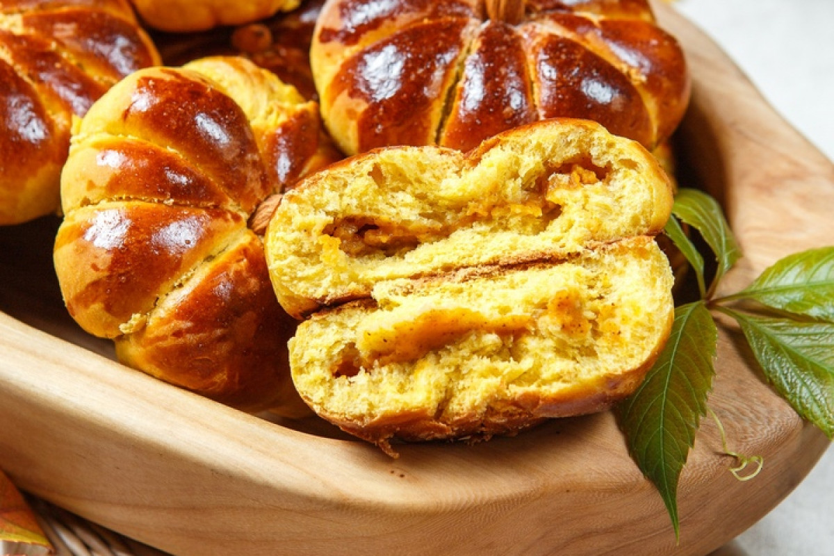 Тыквенные булочки с кунжутом
