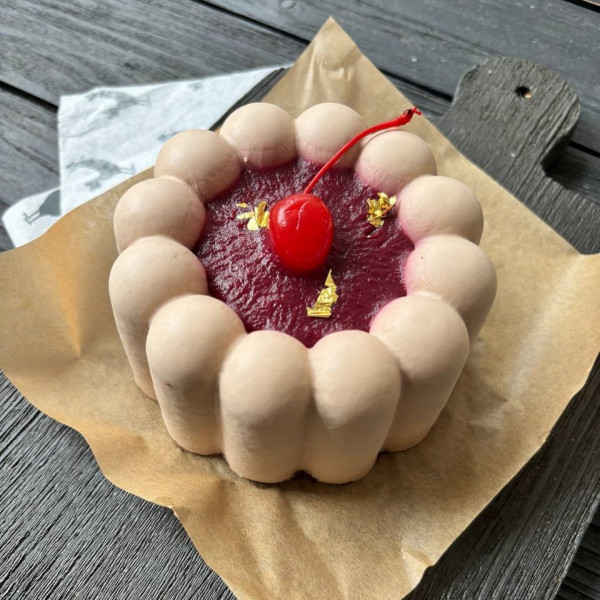 Торт Бенто вишня в молочном шоколад Торт Бенто вишня в молочном шоколад