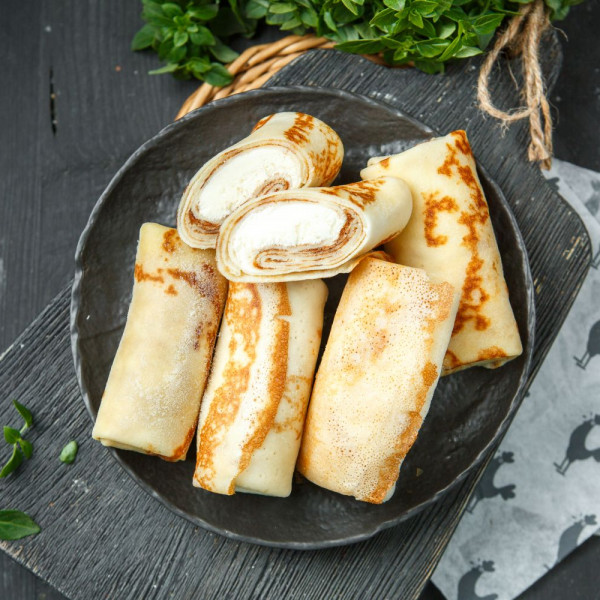 Блины с творогом и изюмом