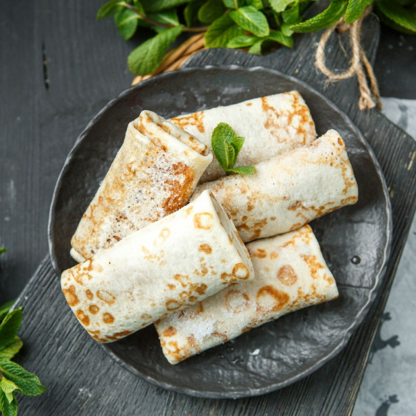 Блины с яблоком и брусникой