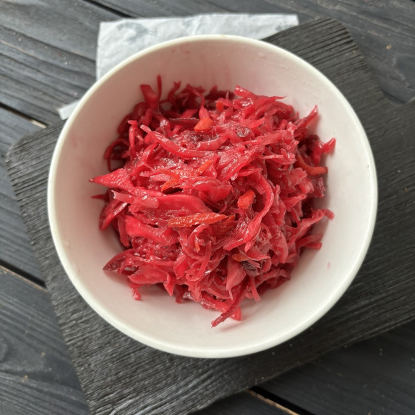 Капуста салатная со свеклой