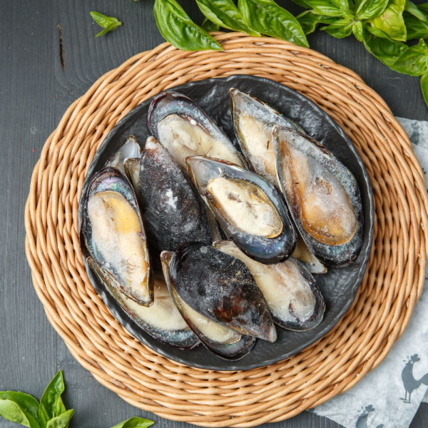 Мидии на полустворке