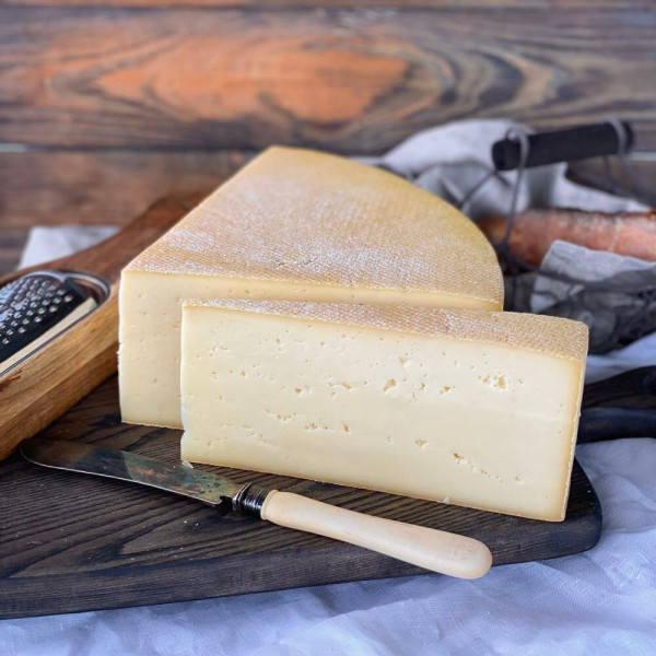 % Сыр полутвёрдый Новорижский