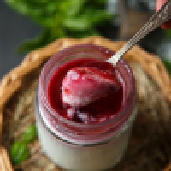 Йогурт термостатный из козьего молока с малиной