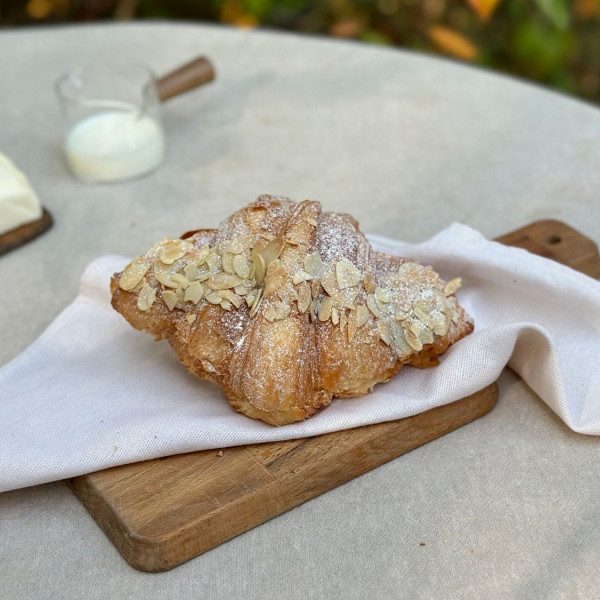 Круассан с миндальной начинкой (мини)